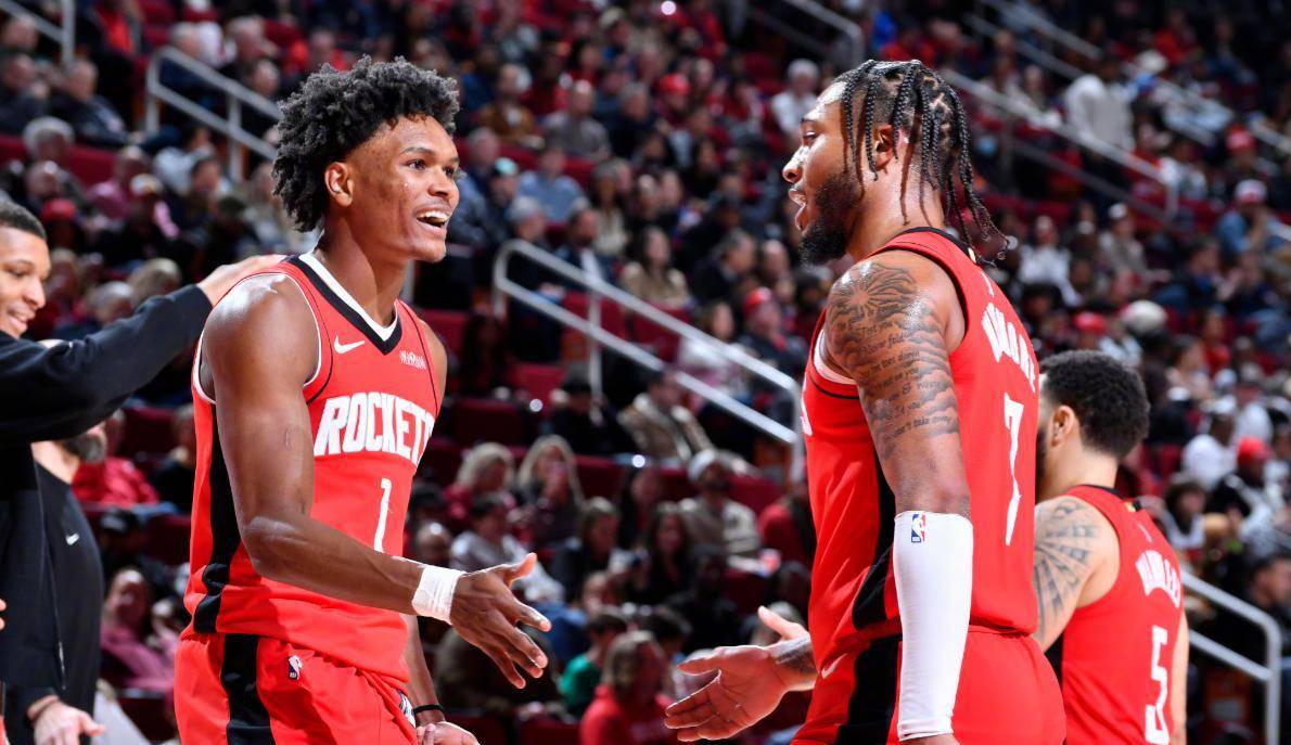 福建队鏖战尼克斯,伦纳德带队取胜 福建队鏖战尼克斯,伦纳德带队取胜