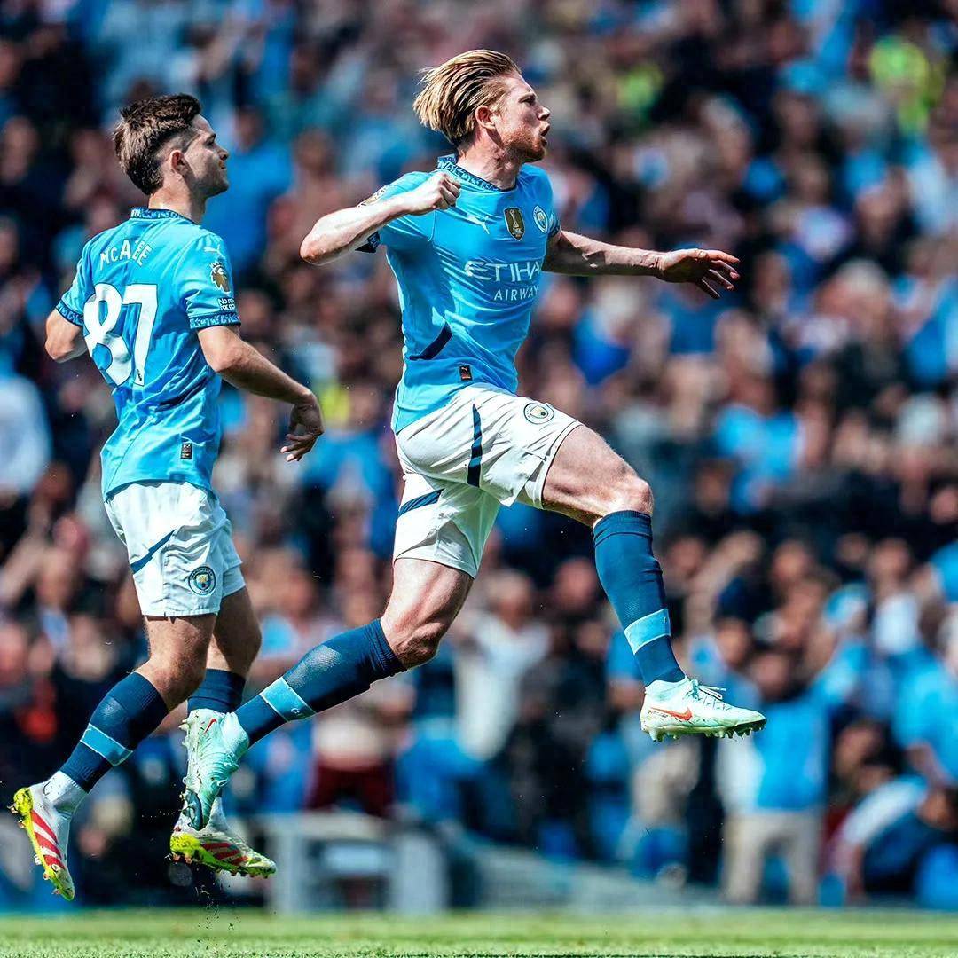 曼城客场轻松取胜，继续领跑积分榜