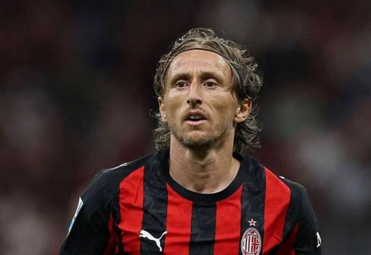 包含AC米兰攻入世界波，继续保持不败的词条