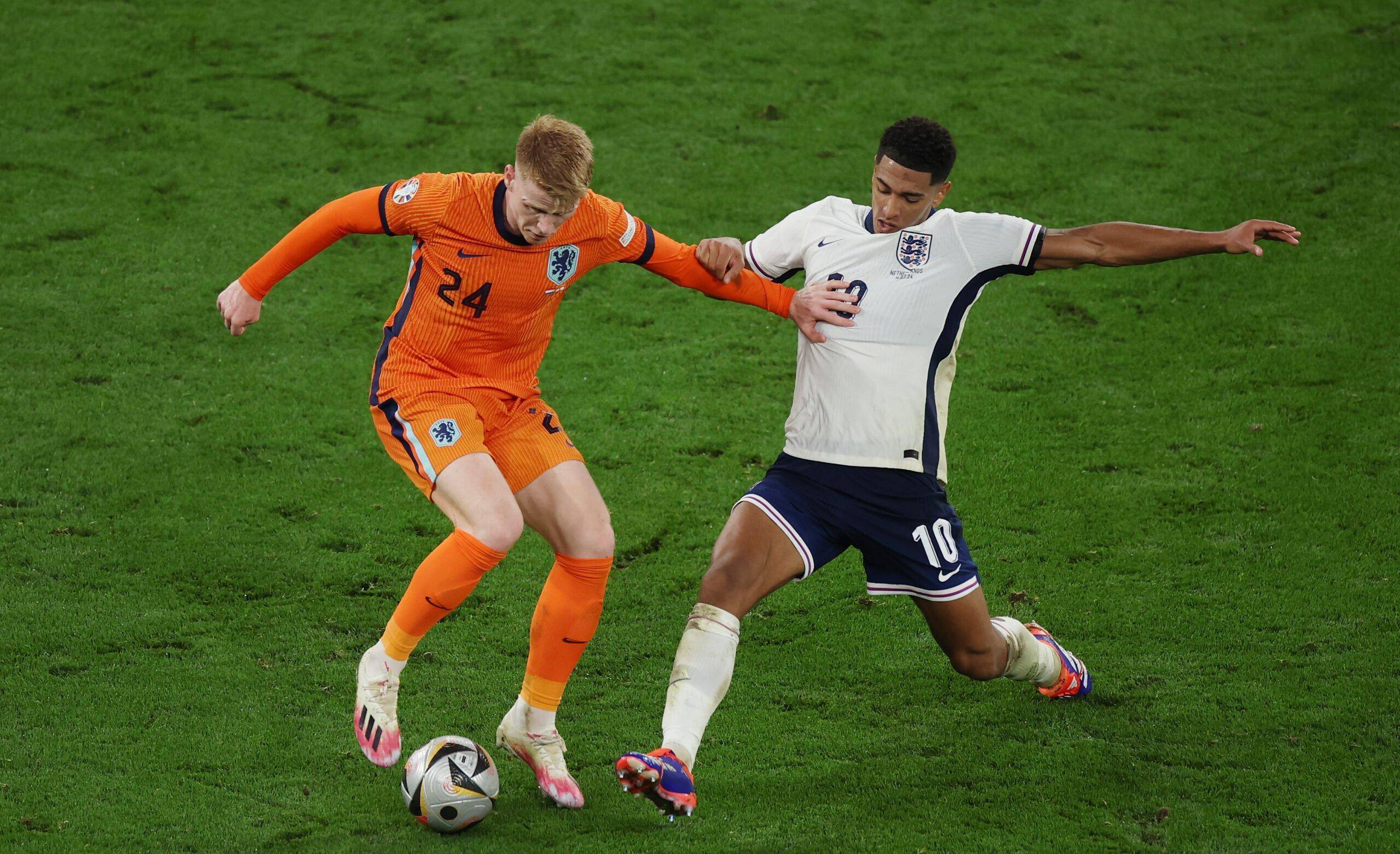 荷兰队晋级国际足球锦标赛半决赛