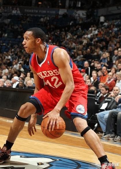 包含步行者助理教练勒布朗透露重点培育球员策略的词条