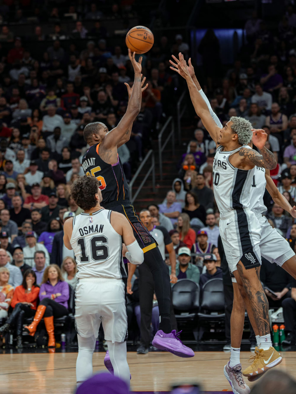 关于欧洲杯篮球联赛：马刺队惜败骑士的信息