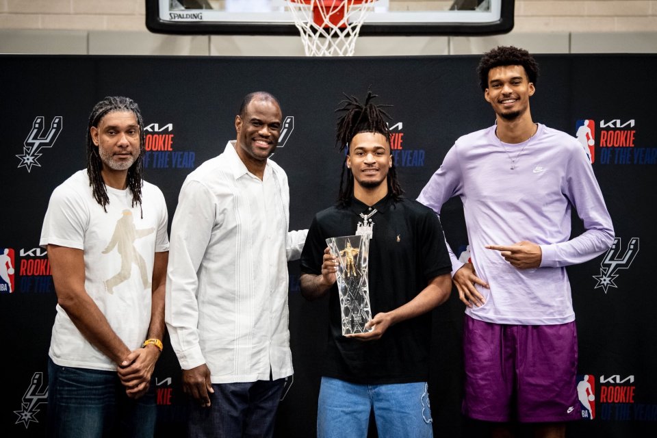 新秀球员成为球队亮点，展现出色表现引人瞩目