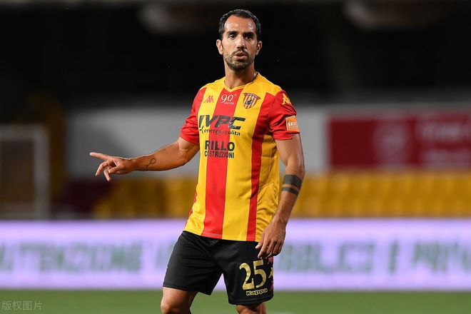 关于贝内文托队员技术精湛，打破僵局取得胜利的信息