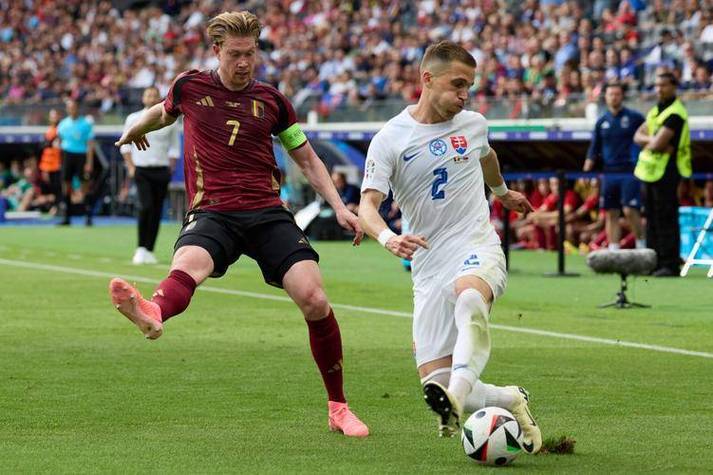 欧预赛擂台对决，球场上的激战惊心动魄的简单介绍