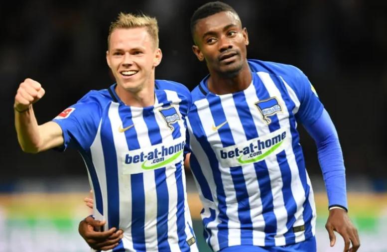 包含柏林赫塔客场告捷，险胜为保级提供新希望的词条