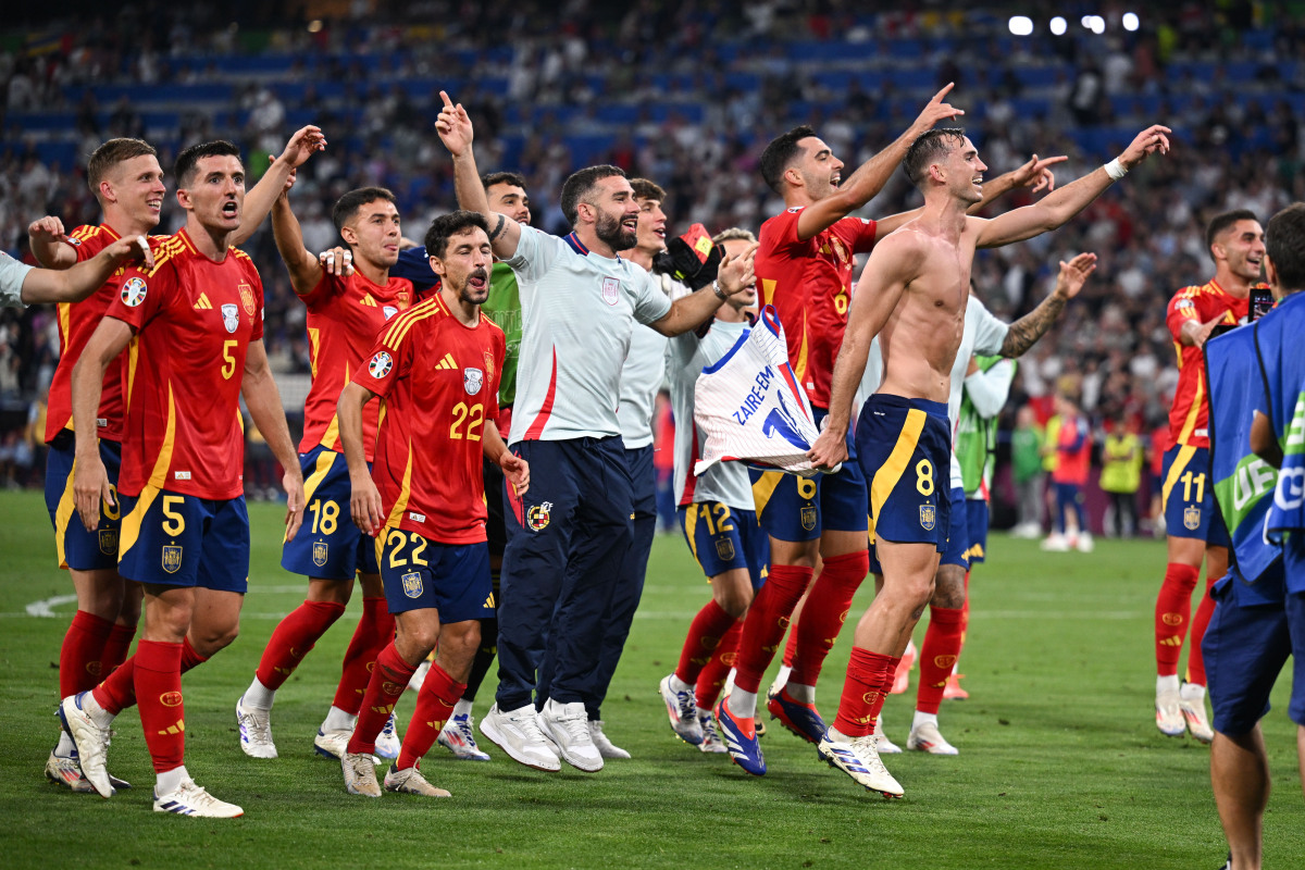 欧洲联赛激烈角逐,球迷热情高涨 欧洲联赛激烈角逐,球迷热情高涨