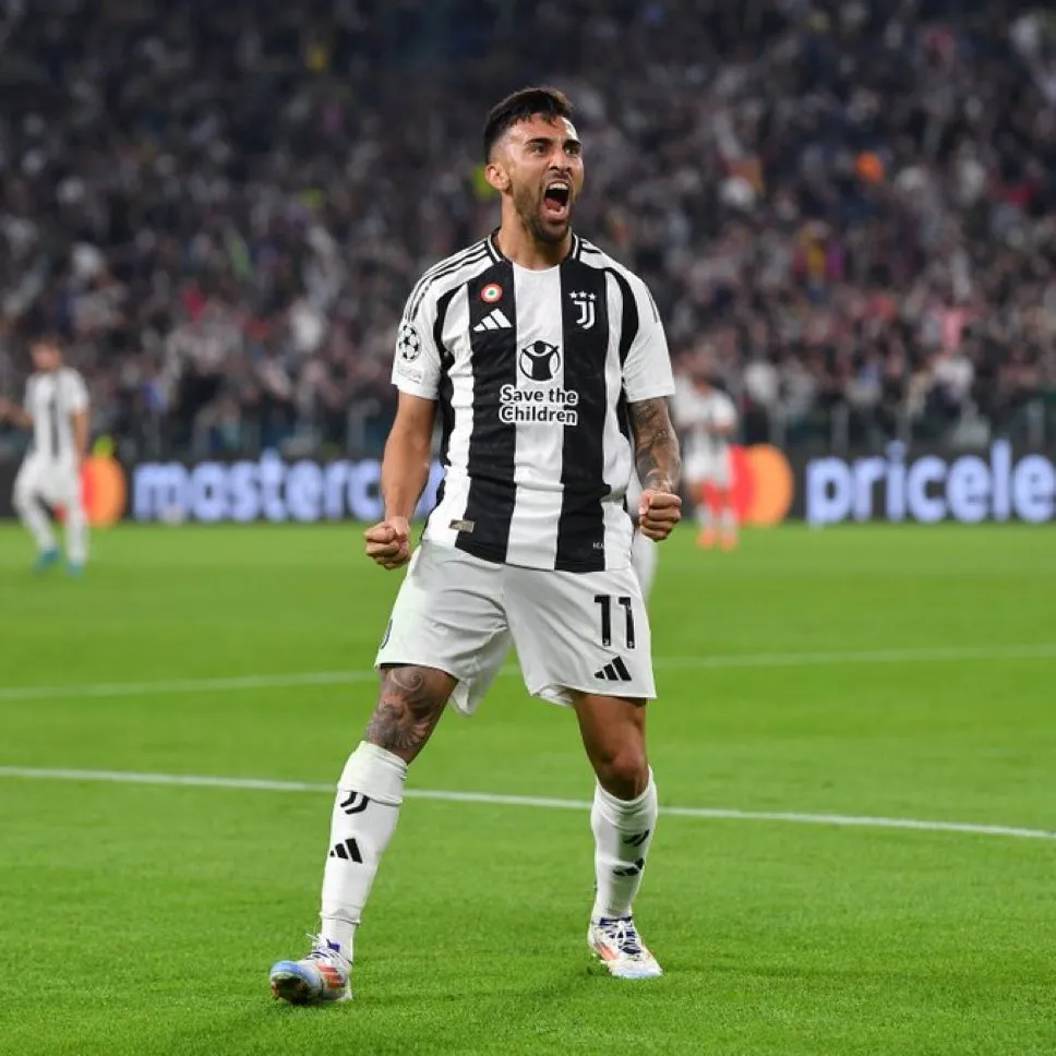 包含尤文图斯取得连胜，冲击意甲冠军宝座的词条