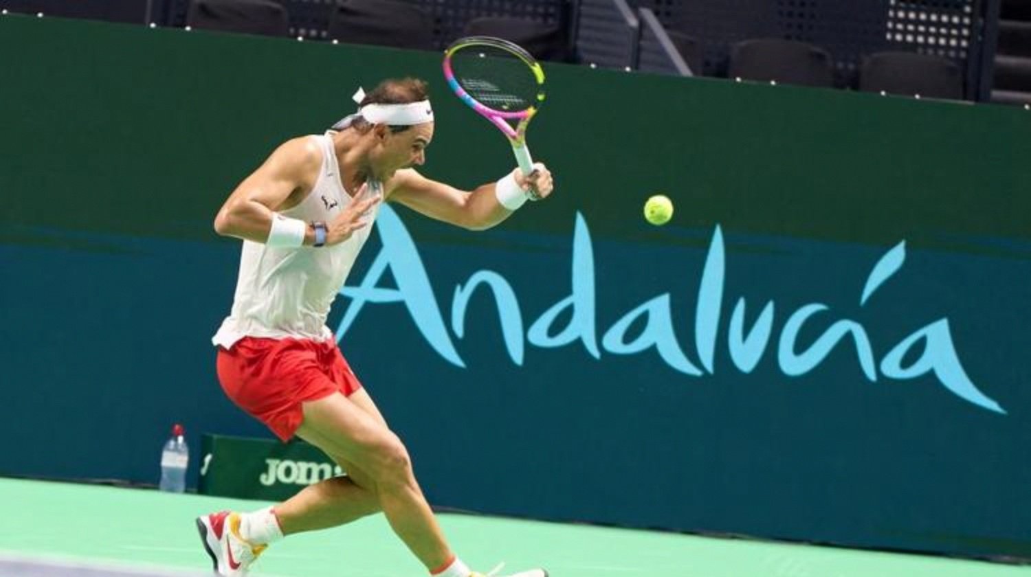 包含澳网轻取戴维斯杯，阿尔卡拉斯点燃赛场的词条