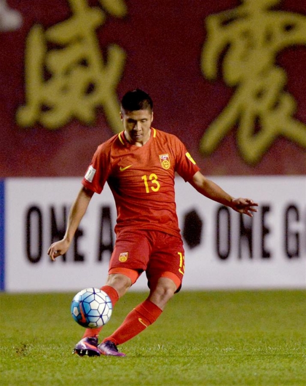 包含巴塞罗那千钧一发晋级，形势岌岌可危的词条