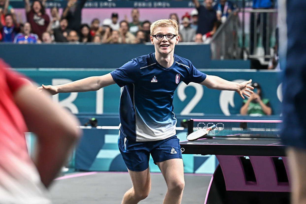 法国乒乓球队完胜英国乒乓球队，奥恰洛夫爆发神勇的简单介绍