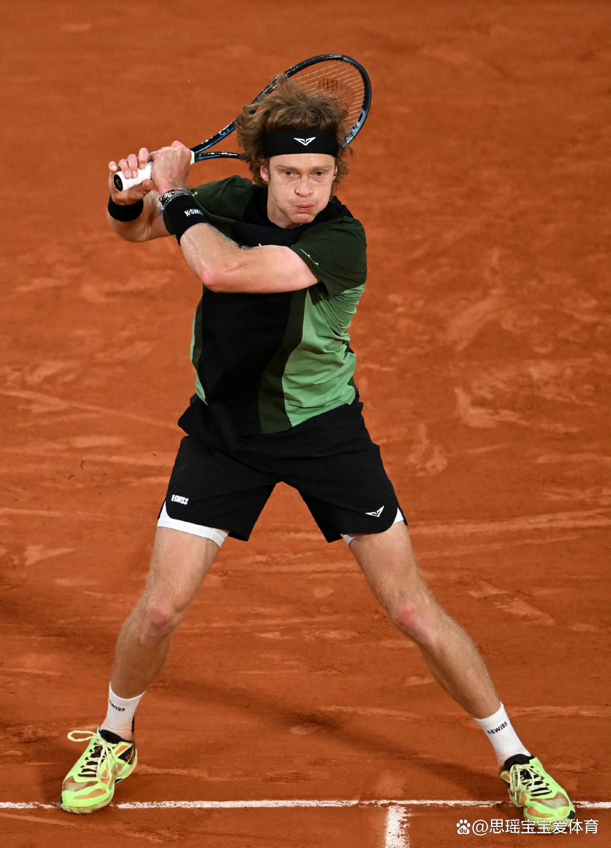 开云平台-美国网球队碾压法国网球队，兹维列夫绝境逆转的简单介绍