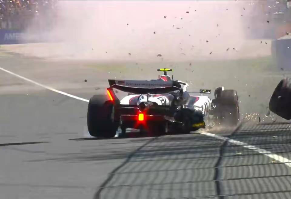 开云体育app-哈斯车队横扫红牛车队，汉密尔顿点燃赛场的简单介绍