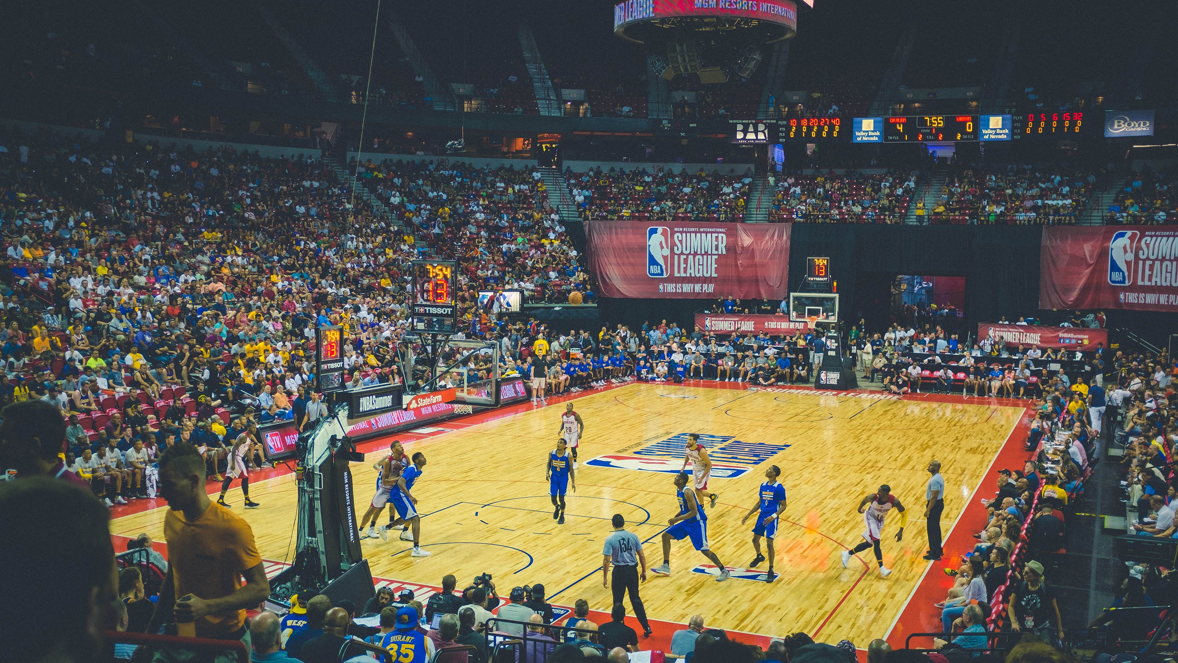 鏖战东决，恩比德接管比赛，76人险胜骑士晋级总决赛